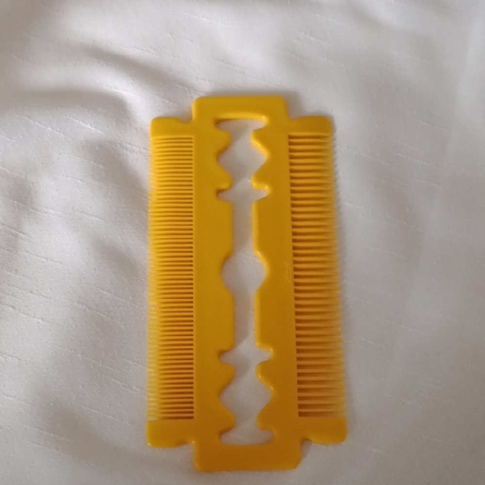 Italy Vintage Janeke Modello Depositato Yellow Double-Sided Hair Comb